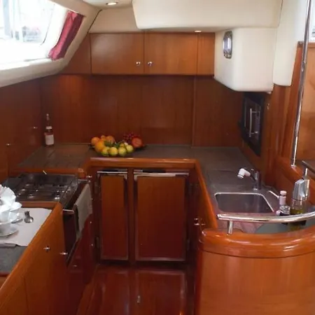 Botel Barco De Lujo En